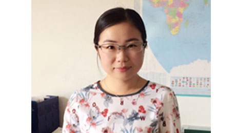 于艷--東北農(nóng)業(yè)大學(xué)  碩士
現(xiàn)任：動(dòng)保技術(shù)部研發(fā)員，從不浪費(fèi)時(shí)間和身邊的資源，虛心向各位老師討教知識(shí)，在企業(yè)高新認(rèn)定、GMP驗(yàn)收工作中做出了重大的貢獻(xiàn)。