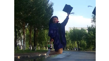 宋玉卓--東北農(nóng)業(yè)大學(xué)  碩士
現(xiàn)任：添加劑技術(shù)研發(fā)，集團(tuán)的奮斗文化深深的感動(dòng)鼓舞著我，在輕松愉悅的工作氛圍中，我的專業(yè)知識(shí)儲(chǔ)備量增多了，專業(yè)技能也得到了很大的提高。